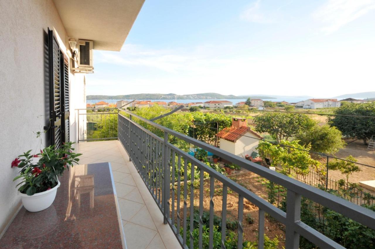 Roso Apartment With Sea View Trogir Exterior photo